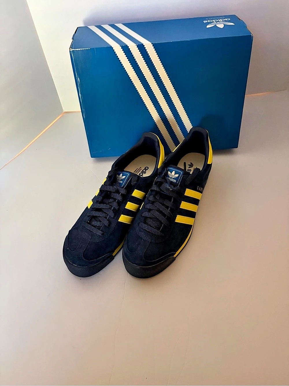 adidas Samoa VNTG Black & Yellow US 10 Like New